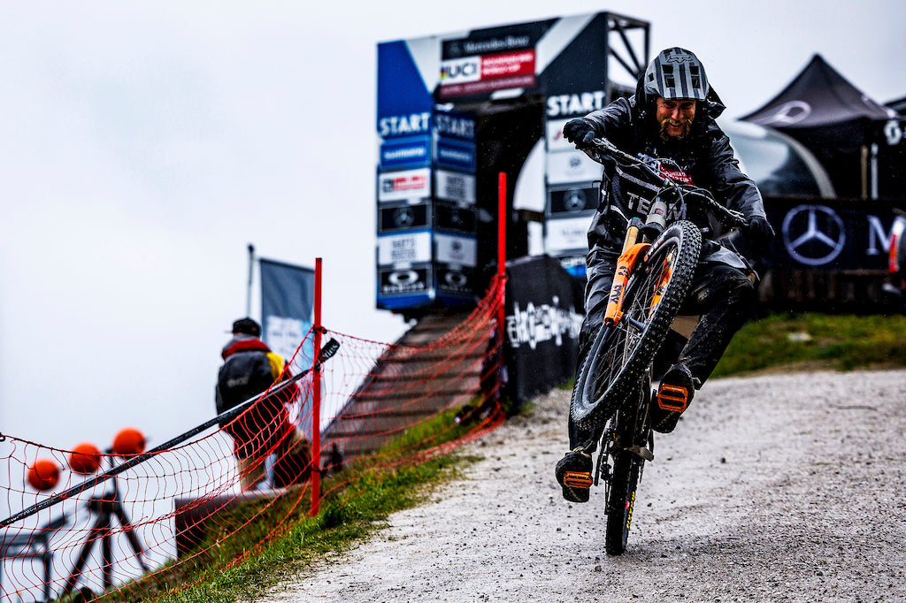 VIDEO: Trackside With the Santa Cruz Syndicate